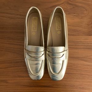 Elevated classic style Truffle Collection gold loafers size 10